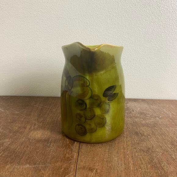 Los Angeles Pottery USA 1965 USA #22‎ 6" Pitcher Olive Green Bow Fruit Motif - Picture 3 of 8